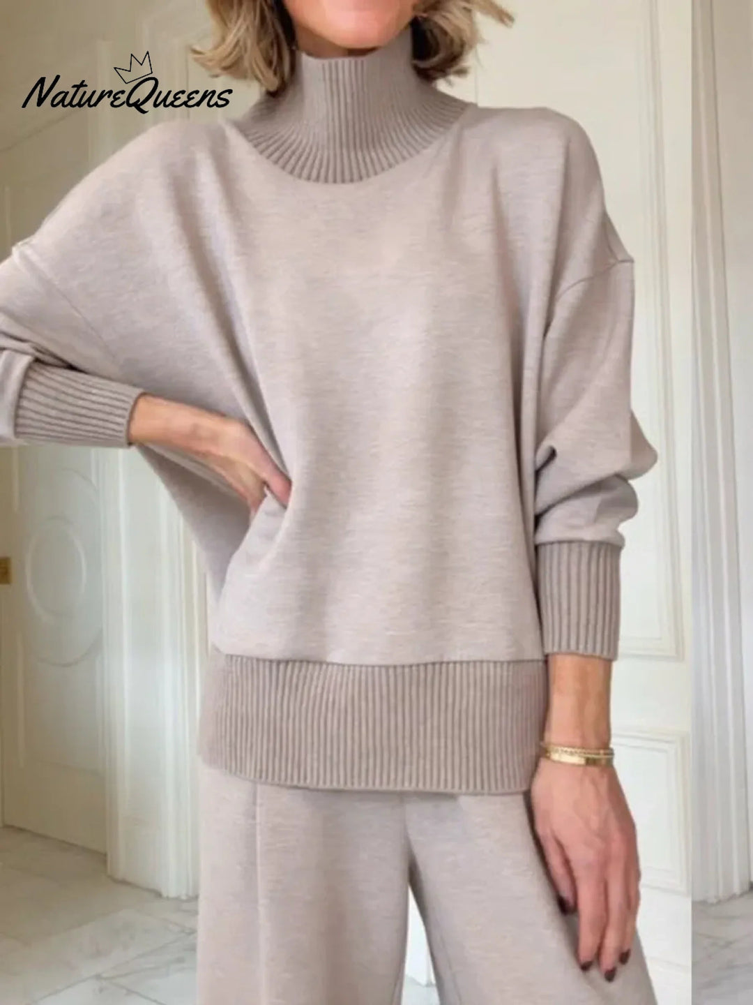 Dwuczęściowy komplet z kołnierzykiem stójką i zamkiem zasilającym z boku, z prostymi spodniami