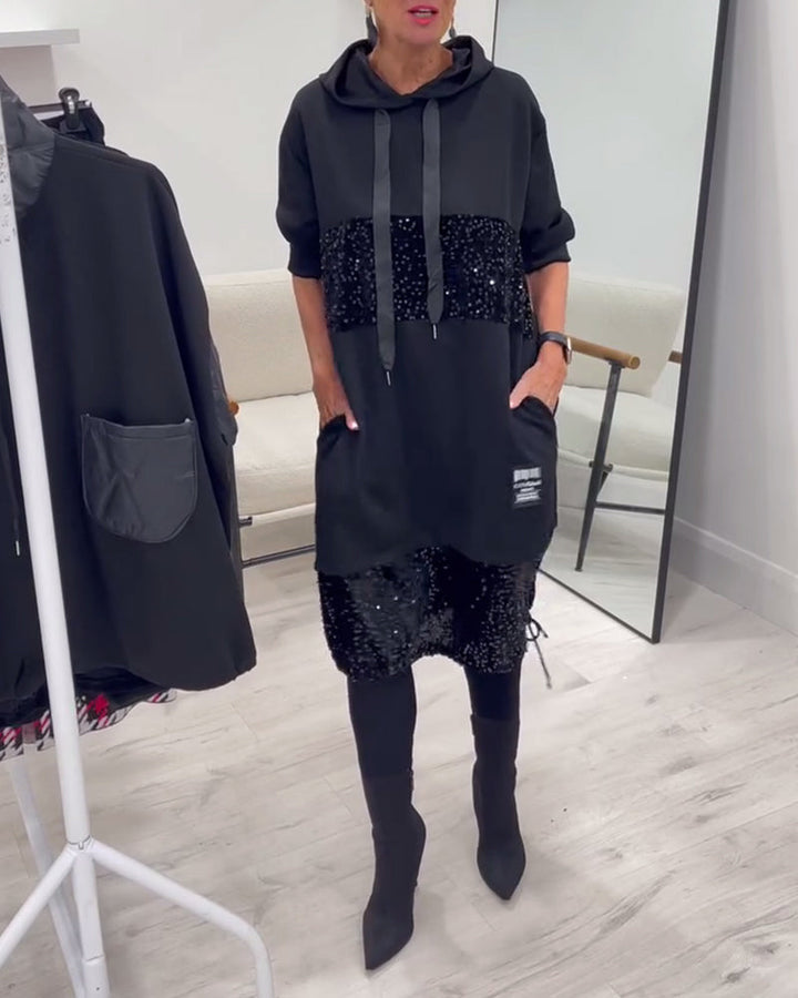 Witamy w modnej sukience z dekoltem i patchworkiem 